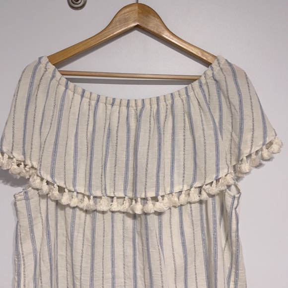 Artisan NY Cold Shoulder Tassel Top NWT - Picture 4 of 6
